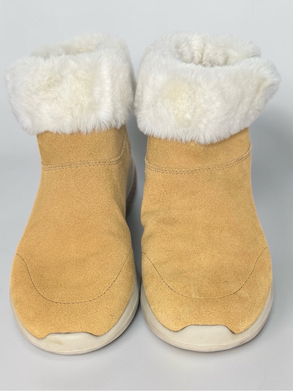 Skechers On-the-GO Joy-Bundle Up Boot GoGa Mat Insole Women’s Tan Suede Slip GUC